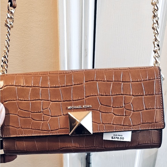 NWT Michael Kors lovely Leather Crossbody. - Picture 1 of 6